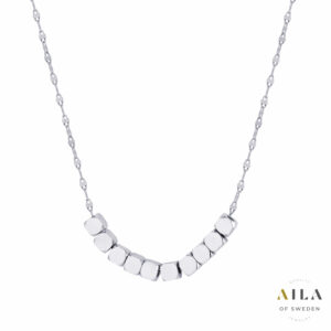 Halsband med kubformade detaljer